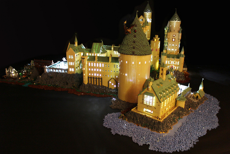 Illustration for article titled Hogwarts Comes To Life In This Incredible 400,000-Brick LEGO Diorama
